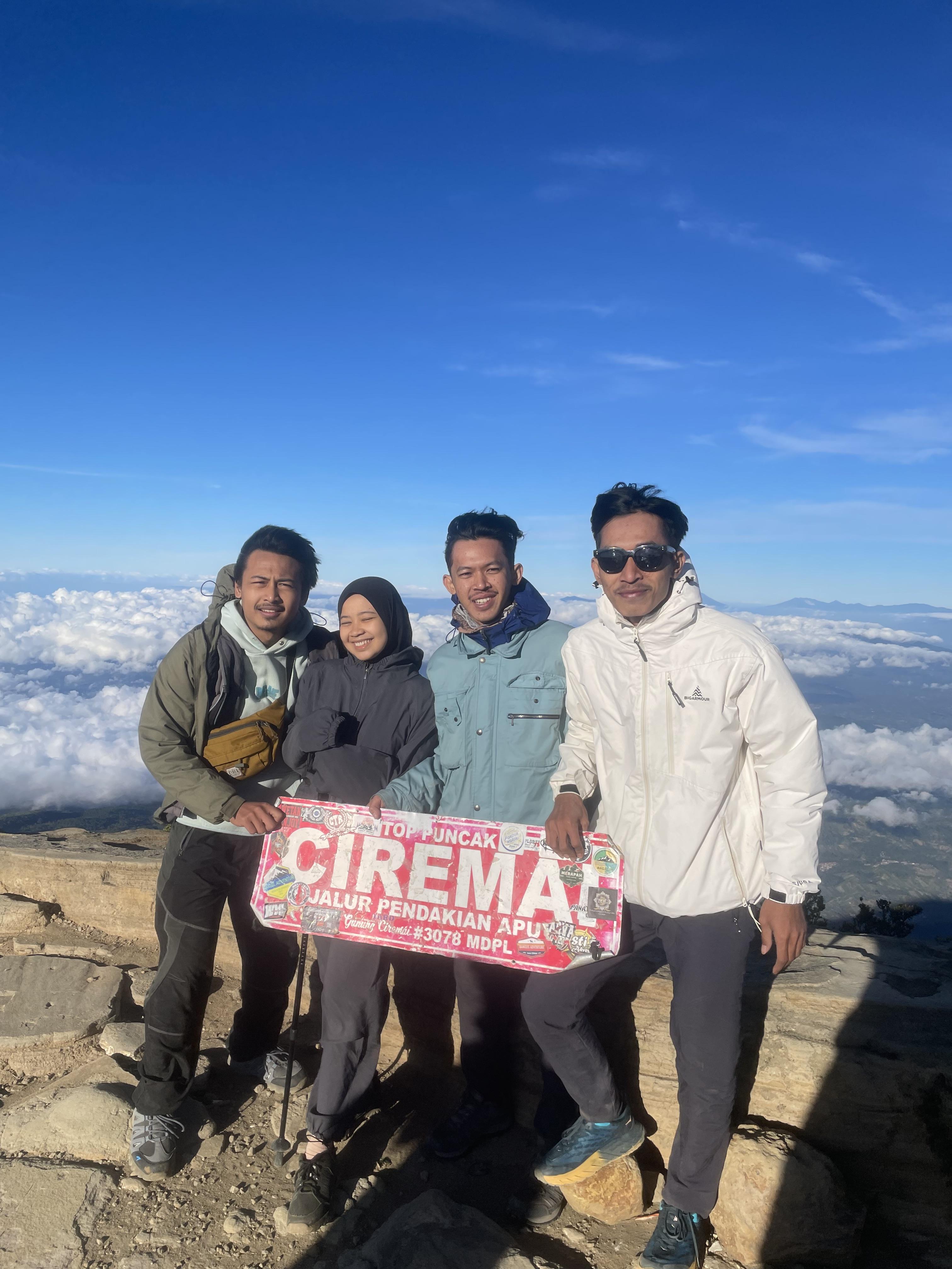 Gunung Ciremai Yang Damai